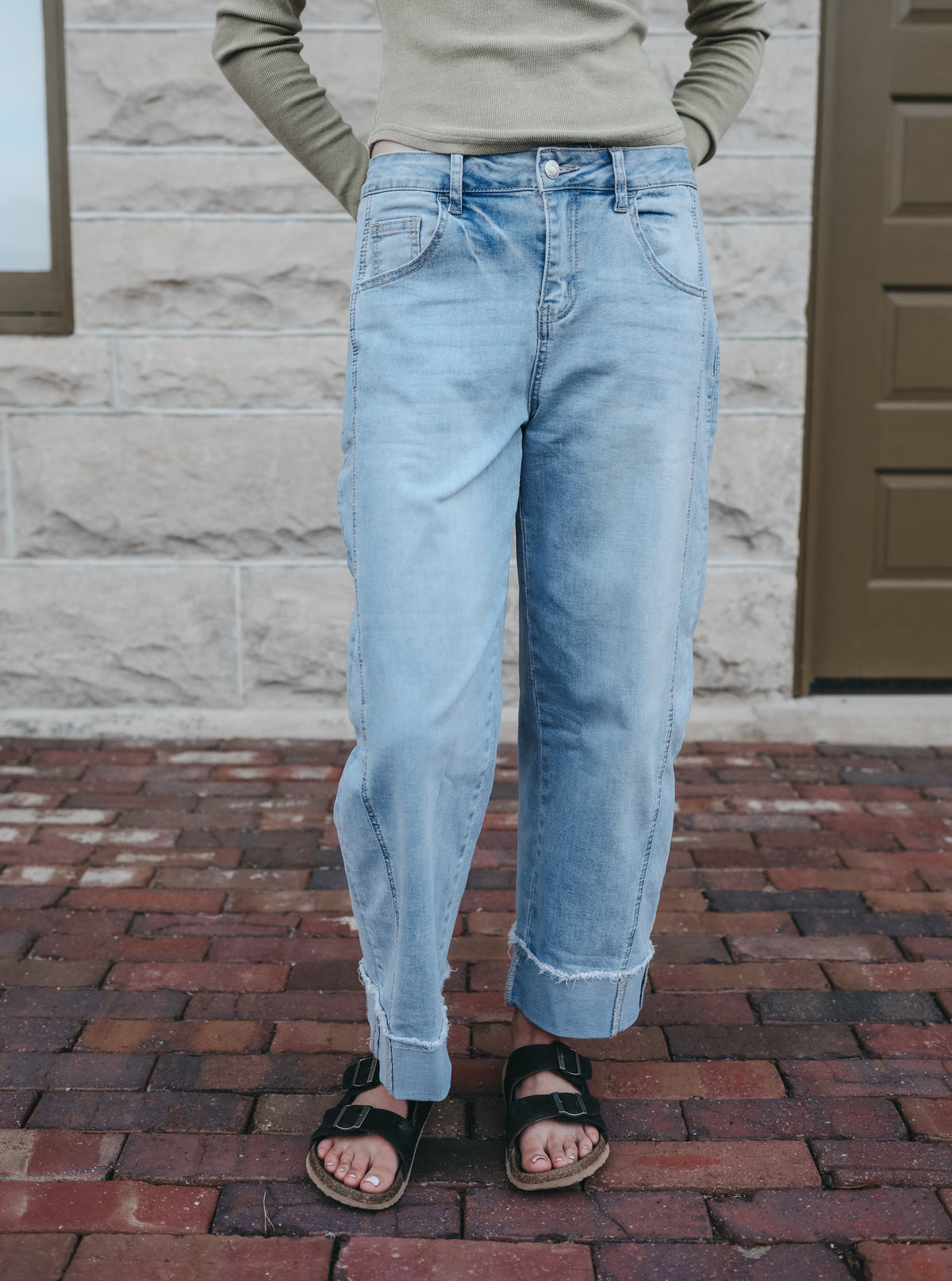 Lightwash Raw Hem Ankle Length Jeans