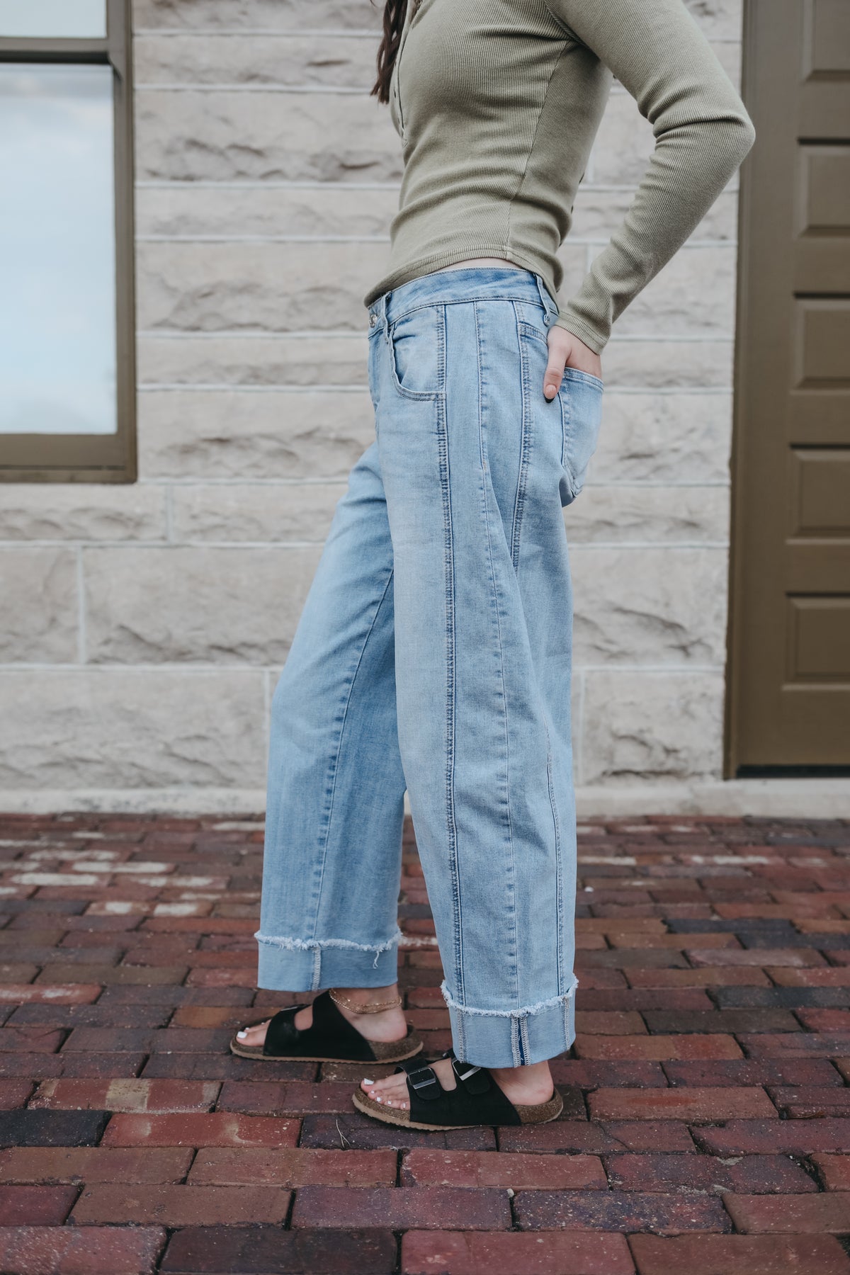 Lightwash Raw Hem Ankle Length Jeans